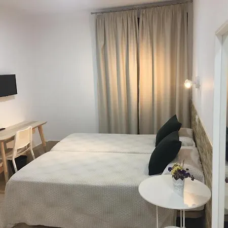 Residencia Cardona Хостел Арресифе