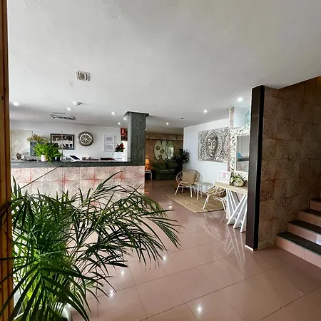 Residencia Cardona Хостел