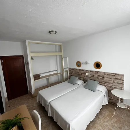 Residencia Cardona Hostel *