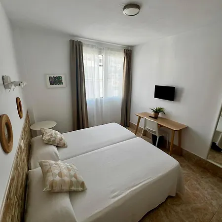 Residencia Cardona Hostel *