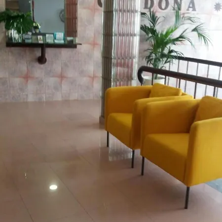 אכסניה Residencia Cardona
