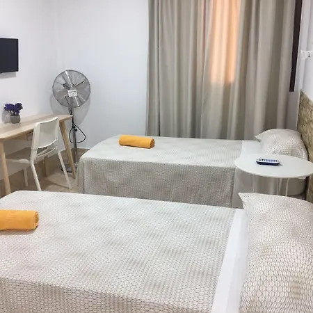 אכסניה Residencia Cardona