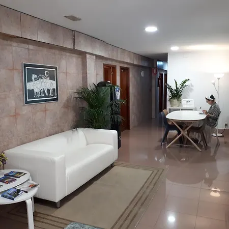 Residencia Cardona אכסניה *