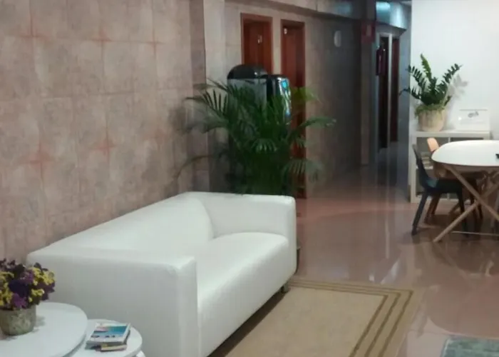 Residencia Cardona Auberge de jeunesse *