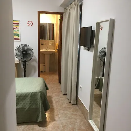 Residencia Cardona אכסניה