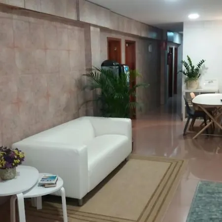 אכסניה Residencia Cardona